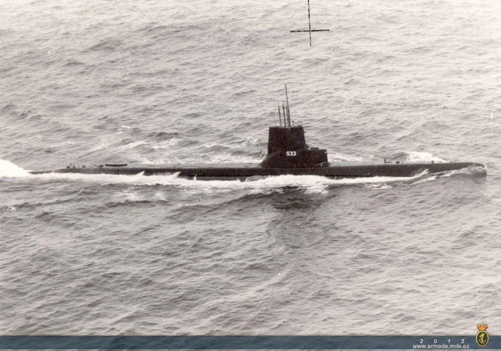 1974. Submarino S-33 con su característica joroba